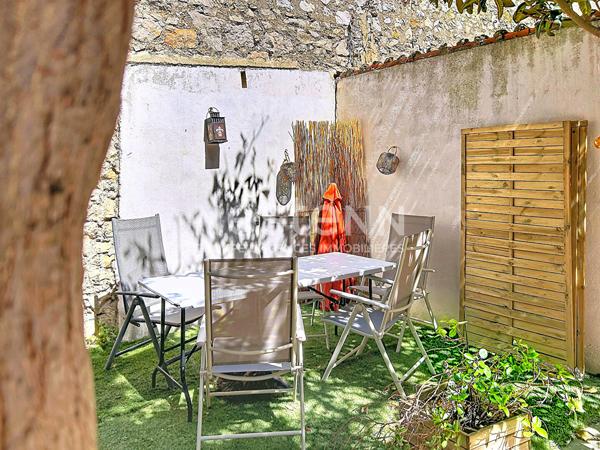APPARTEMENT T3 AVEC COUR A PORT-LA-NOUVELLE