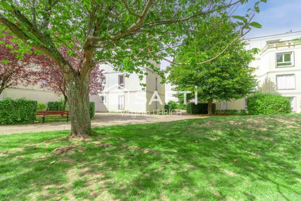 Appartement  T4, à vendre, à Montigny-Le-Bretonneux, proche Gare( St Quentin en Yvelines), commerces, Facs, tout en étant calme( piéton)!