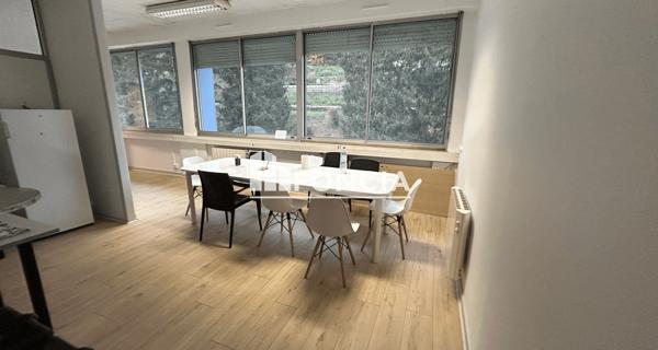 Location Local commercial 6 pièces 213 m² - Vienne 38200