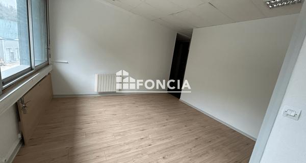Location Local commercial 6 pièces 213 m² - Vienne 38200