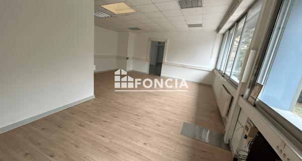 Location Local commercial 6 pièces 213 m² - Vienne 38200