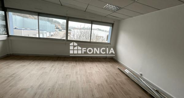 Location Local commercial 6 pièces 213 m² - Vienne 38200