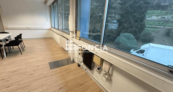 Location Local commercial 6 pièces 213 m² - Vienne 38200