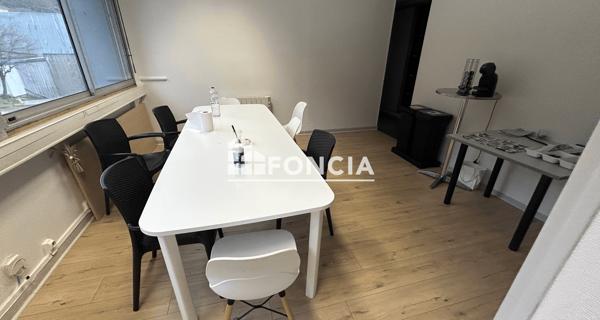Location Local commercial 6 pièces 213 m² - Vienne 38200