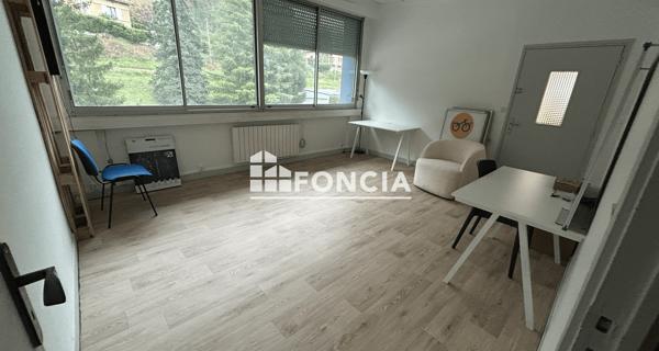 Location Local commercial 6 pièces 213 m² - Vienne 38200