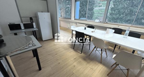 Location Local commercial 6 pièces 213 m² - Vienne 38200