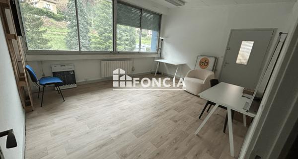 Location Local commercial 6 pièces 213 m² - Vienne 38200