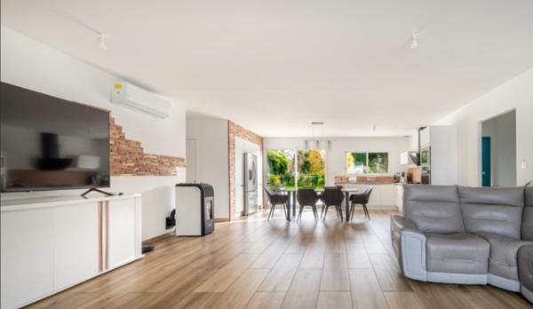 Maison
         5 pièces
        - 122 m² 295 000 € *
