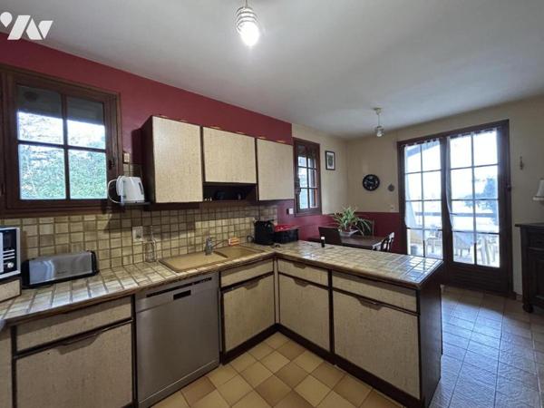 Rochemaure, maison individuelle de 128m2 hab , parcelle 12 385m2.