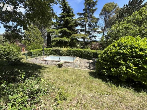 Rochemaure, maison individuelle de 128m2 hab , parcelle 12 385m2.