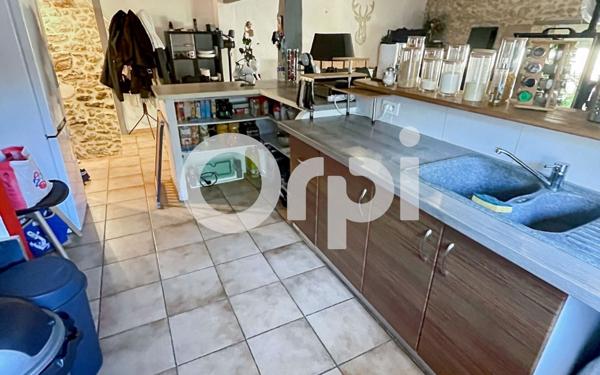 Immeuble à vendre    5 pièces •  Pont-Saint-Esprit