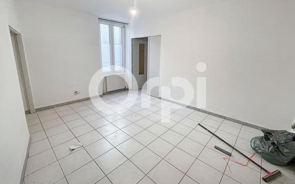 Immeuble à vendre    5 pièces •  Pont-Saint-Esprit