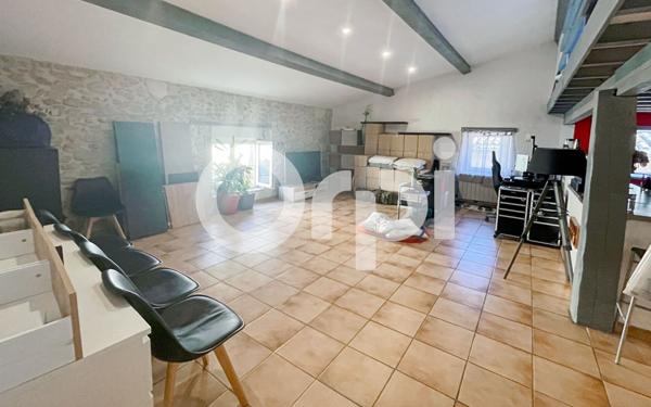 Immeuble à vendre    5 pièces •  Pont-Saint-Esprit