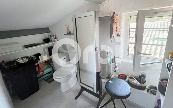 Immeuble à vendre    5 pièces •  Pont-Saint-Esprit