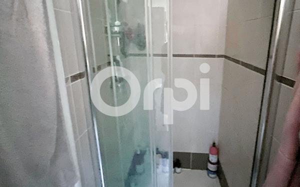 Immeuble à vendre    5 pièces •  Pont-Saint-Esprit