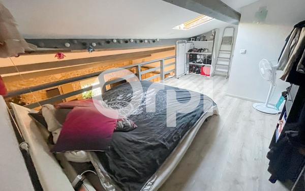 Immeuble à vendre    5 pièces •  Pont-Saint-Esprit