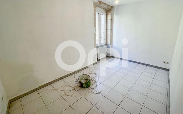 Immeuble à vendre    5 pièces •  Pont-Saint-Esprit