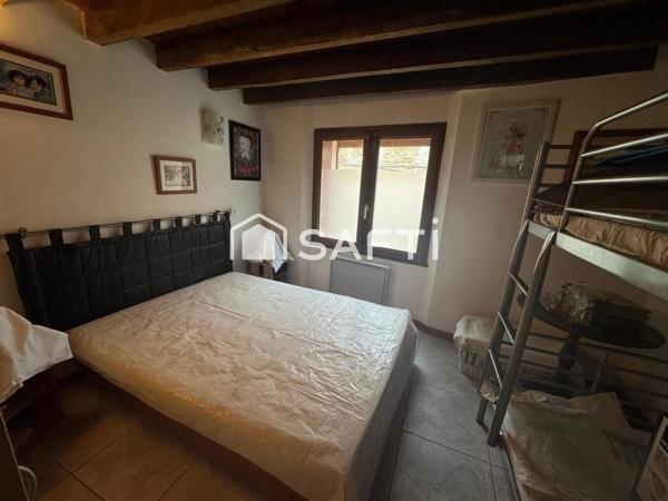 MAISON DE VILLAGE AU CALME AVEC UN EXTERIEUR