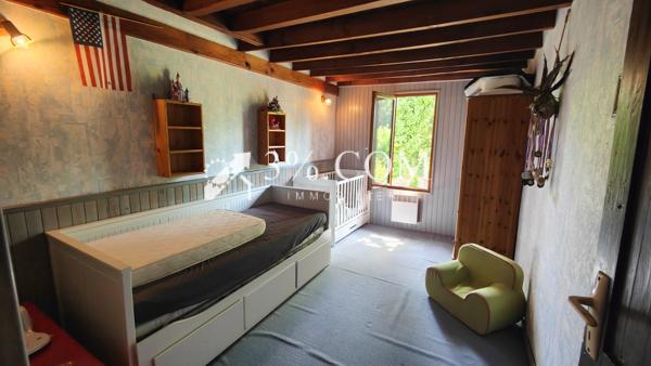 Maison
                                                                                                                                                                                                                                                                                                                        8 pièce(s)                                                                                                                                                                                                          6 chambre(s)                                                                                                                                                                                                          232.24  m²