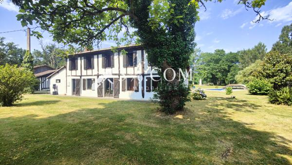Maison
                                                                                                                                                                                                                                                                                                                        8 pièce(s)                                                                                                                                                                                                          6 chambre(s)                                                                                                                                                                                                          232.24  m²