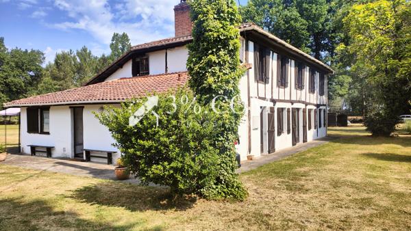 Maison
                                                                                                                                                                                                                                                                                                                        8 pièce(s)                                                                                                                                                                                                          6 chambre(s)                                                                                                                                                                                                          232.24  m²