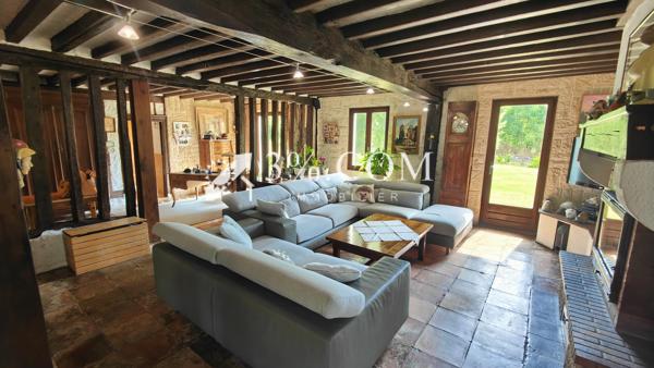 Maison
                                                                                                                                                                                                                                                                                                                        8 pièce(s)                                                                                                                                                                                                          6 chambre(s)                                                                                                                                                                                                          232.24  m²
