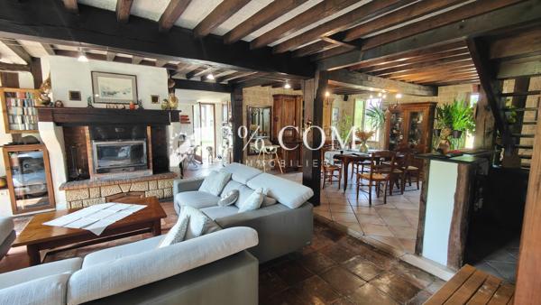 Maison
                                                                                                                                                                                                                                                                                                                        8 pièce(s)                                                                                                                                                                                                          6 chambre(s)                                                                                                                                                                                                          232.24  m²