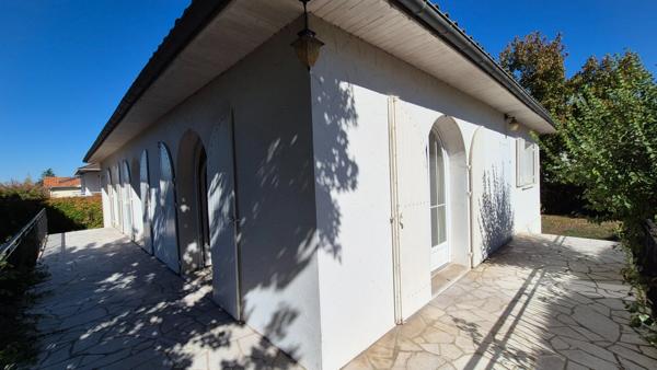 Pavillon Plain-Pied sur terrain clos et arboré, 3 chambres, proche bus et commerces