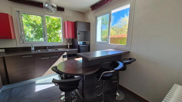 Pavillon Plain-Pied sur terrain clos et arboré, 3 chambres, proche bus et commerces
