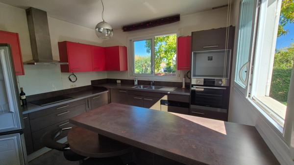 Pavillon Plain-Pied sur terrain clos et arboré, 3 chambres, proche bus et commerces