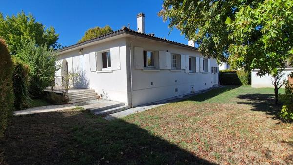 Pavillon Plain-Pied sur terrain clos et arboré, 3 chambres, proche bus et commerces