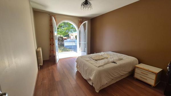 Pavillon Plain-Pied sur terrain clos et arboré, 3 chambres, proche bus et commerces