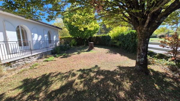 Pavillon Plain-Pied sur terrain clos et arboré, 3 chambres, proche bus et commerces