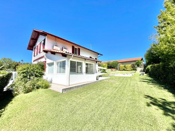 Maison 4 chambres avec T2 indépendant, garage et terrain de 690 m² – 64990 Mouguerre