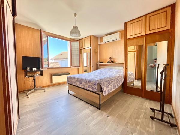 Maison 4 chambres avec T2 indépendant, garage et terrain de 690 m² – 64990 Mouguerre