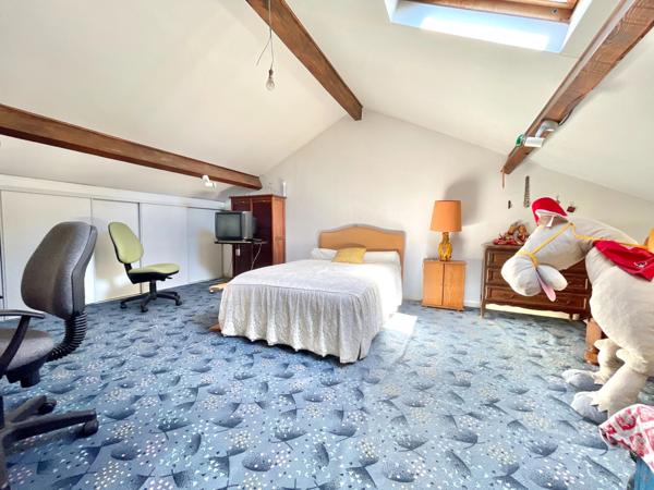 Maison 4 chambres avec T2 indépendant, garage et terrain de 690 m² – 64990 Mouguerre