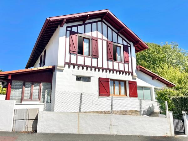 Maison 4 chambres avec T2 indépendant, garage et terrain de 690 m² – 64990 Mouguerre