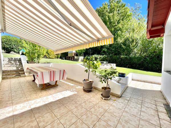 Maison 4 chambres avec T2 indépendant, garage et terrain de 690 m² – 64990 Mouguerre