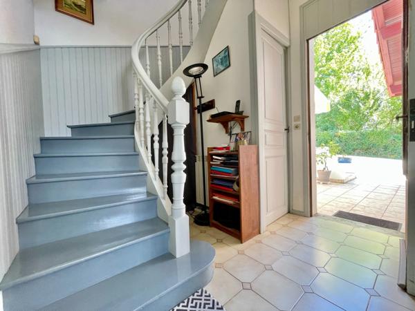 Maison 4 chambres avec T2 indépendant, garage et terrain de 690 m² – 64990 Mouguerre
