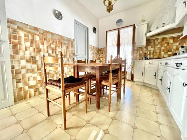 Maison 4 chambres avec T2 indépendant, garage et terrain de 690 m² – 64990 Mouguerre
