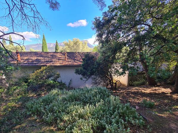 Maison Toulon de 2 pièces de 53.95 m² avec veranda de 14 m² et dépendances sur 659m² de terrain