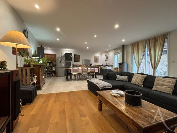 Maison Bourges à deux pas du centre ville avec Jardin garage et local !