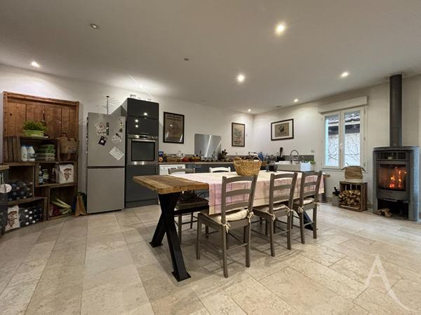 Maison Bourges à deux pas du centre ville avec Jardin garage et local !