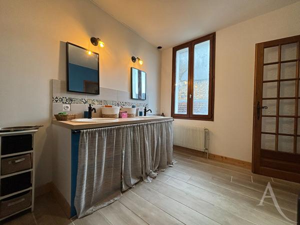 Maison Bourges à deux pas du centre ville avec Jardin garage et local !