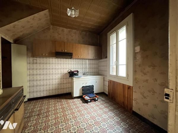 MAISON DE VILLAGE  R+2 AVEC REMISE