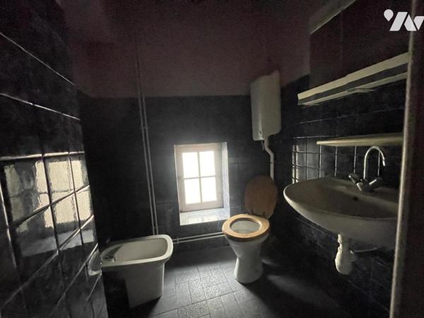 MAISON DE VILLAGE  R+2 AVEC REMISE