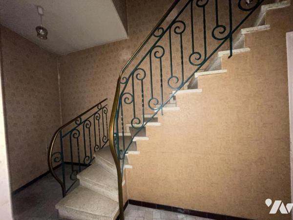 MAISON DE VILLAGE  R+2 AVEC REMISE