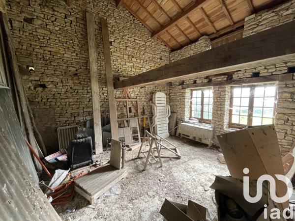 Longère 4 pièces de 120 m² à Saint-Jean-de-Sauves (86330)