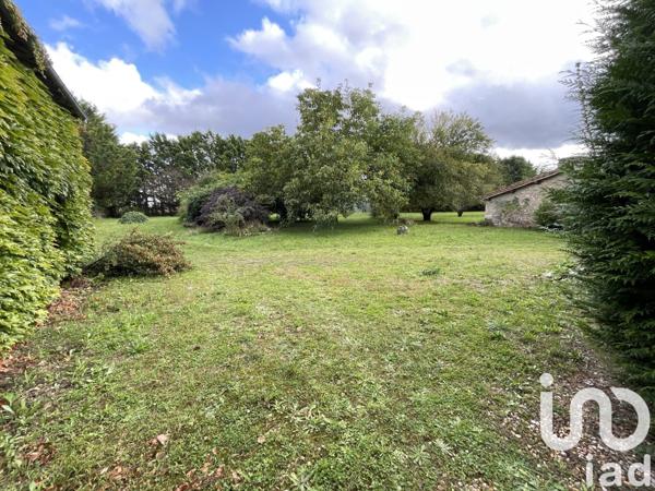 Longère 4 pièces de 120 m² à Saint-Jean-de-Sauves (86330)