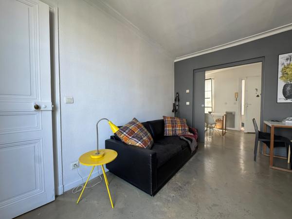 Vente appartement - Paris 4 - vue Tour Saint-Jacques - étage élevé - balcon - lumière